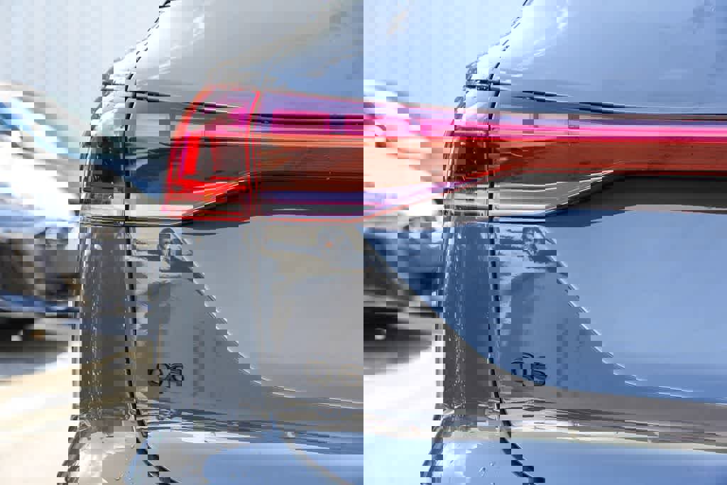 Used 2025 Audi Q6 e-tron Premium w/ Convenience Package image 11