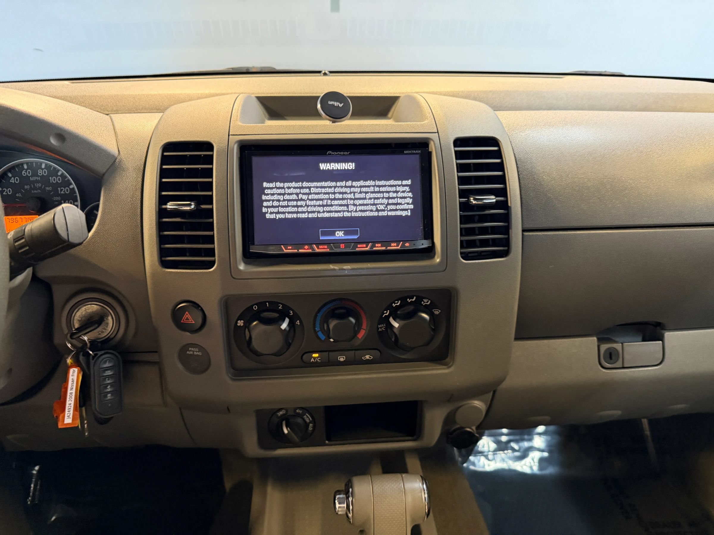 Used 2008 Nissan Frontier LE AWD/4WD image 17