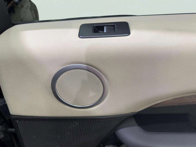 Used 2017 Land Rover Discovery HSE image 43