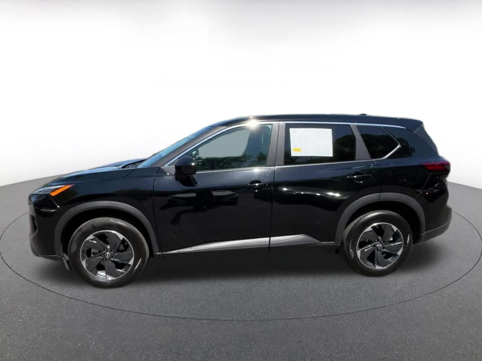 Used 2025 Nissan Rogue SV image 9