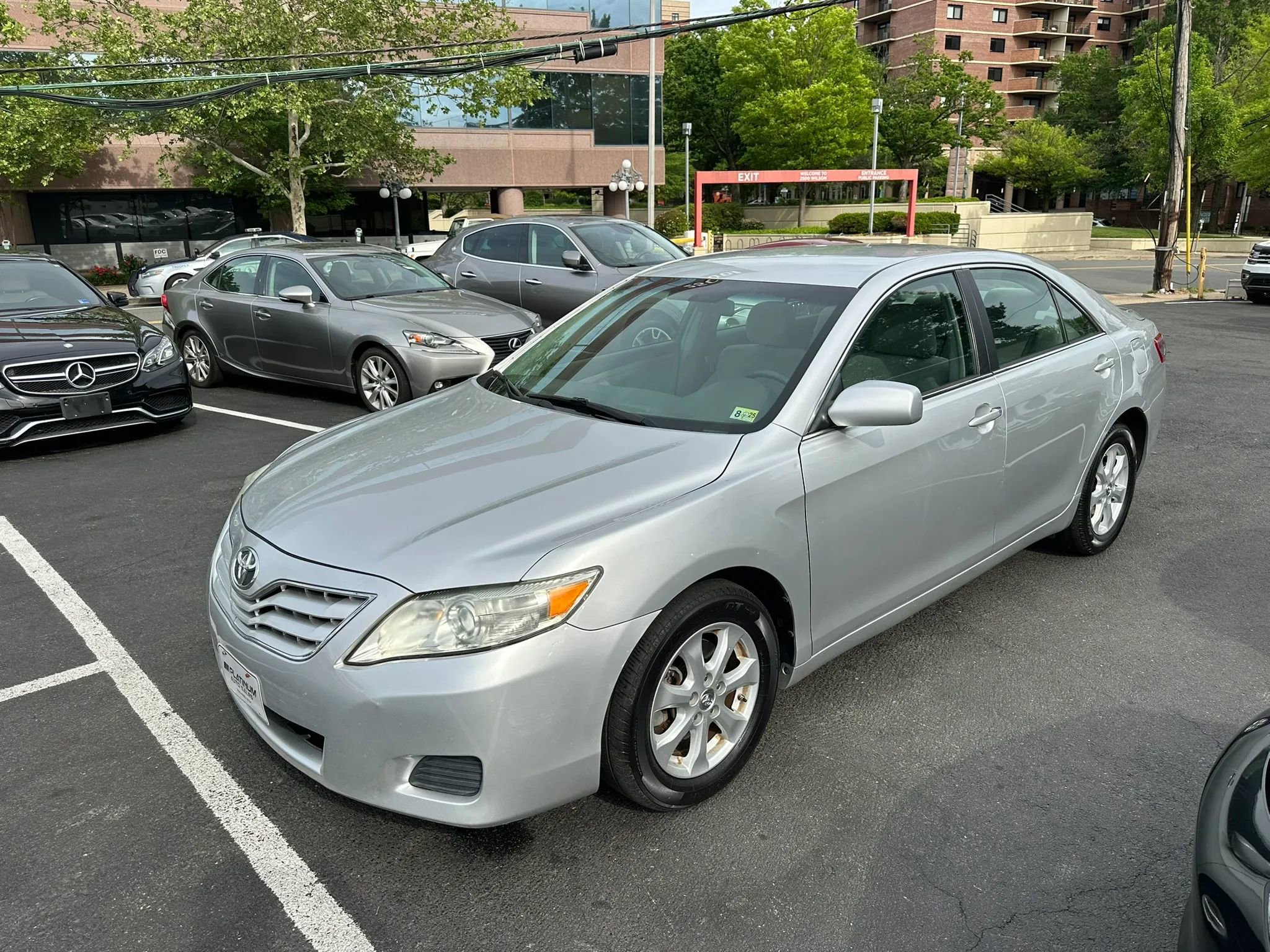 Used 2011 Toyota Camry LE w/ LE Extra-Value Pkg FWD image 4