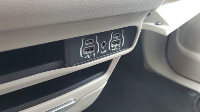 Certified 2024 Chrysler Pacifica Touring-L image 19