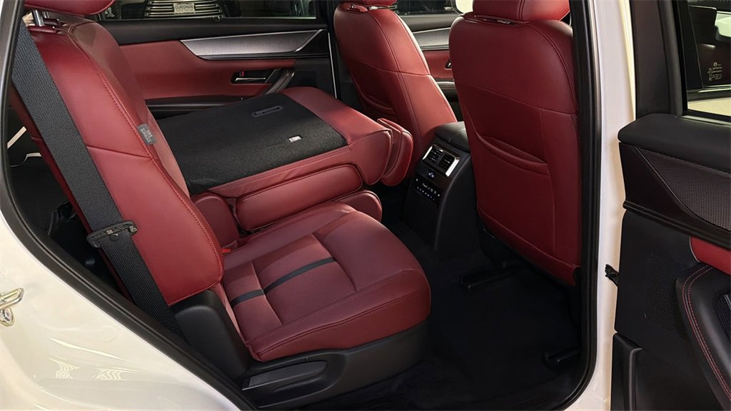 Used 2025 MAZDA CX-70 Plug-In Hybrid w/ Premium Plus image 12