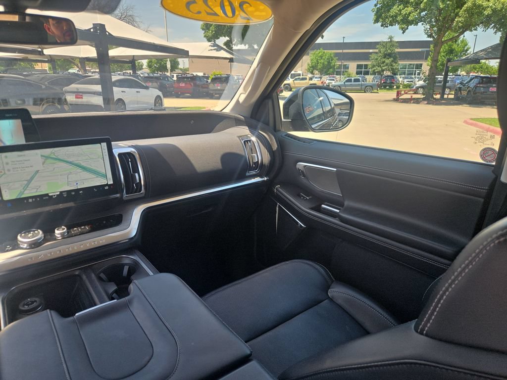 Used 2025 Ford Expedition Platinum AWD/4WD image 18