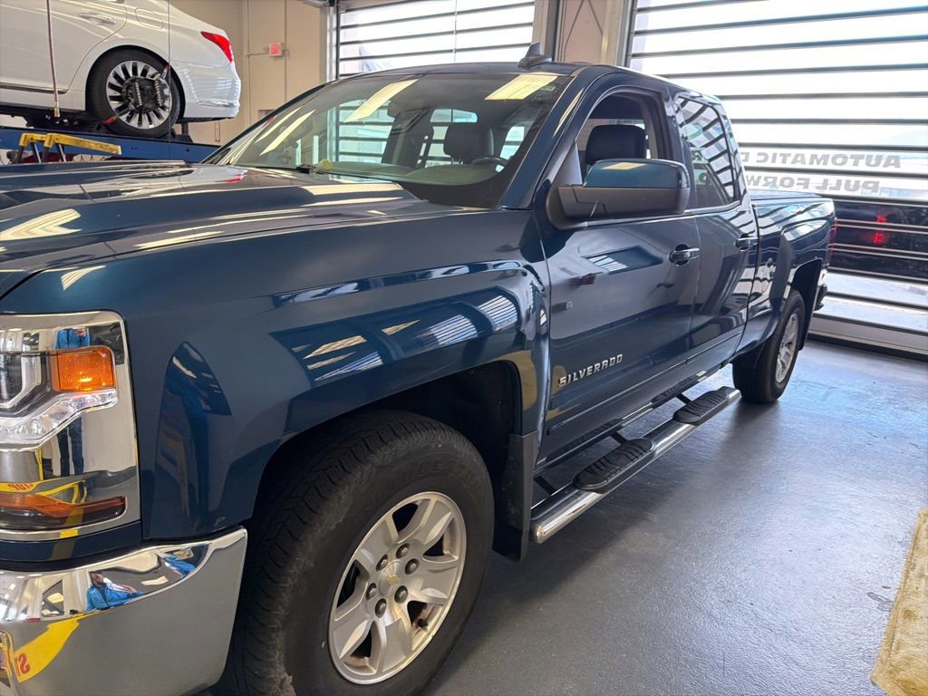 Used 2018 Chevrolet Silverado 1500 LT w/ All Star Edition image 4