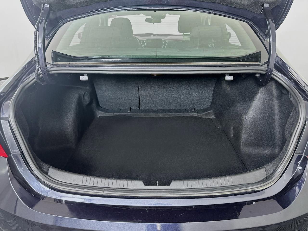 Used 2023 Chevrolet Malibu LT image 18