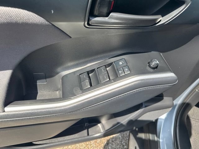 Used 2021 Toyota Highlander LE FWD image 17