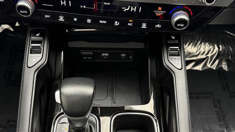 Used 2024 Kia Telluride EX w/ EX Captain's Chair Package image 24