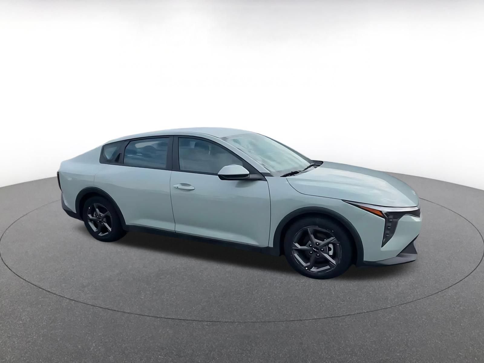 Used 2025 Kia K4 FWD image 2