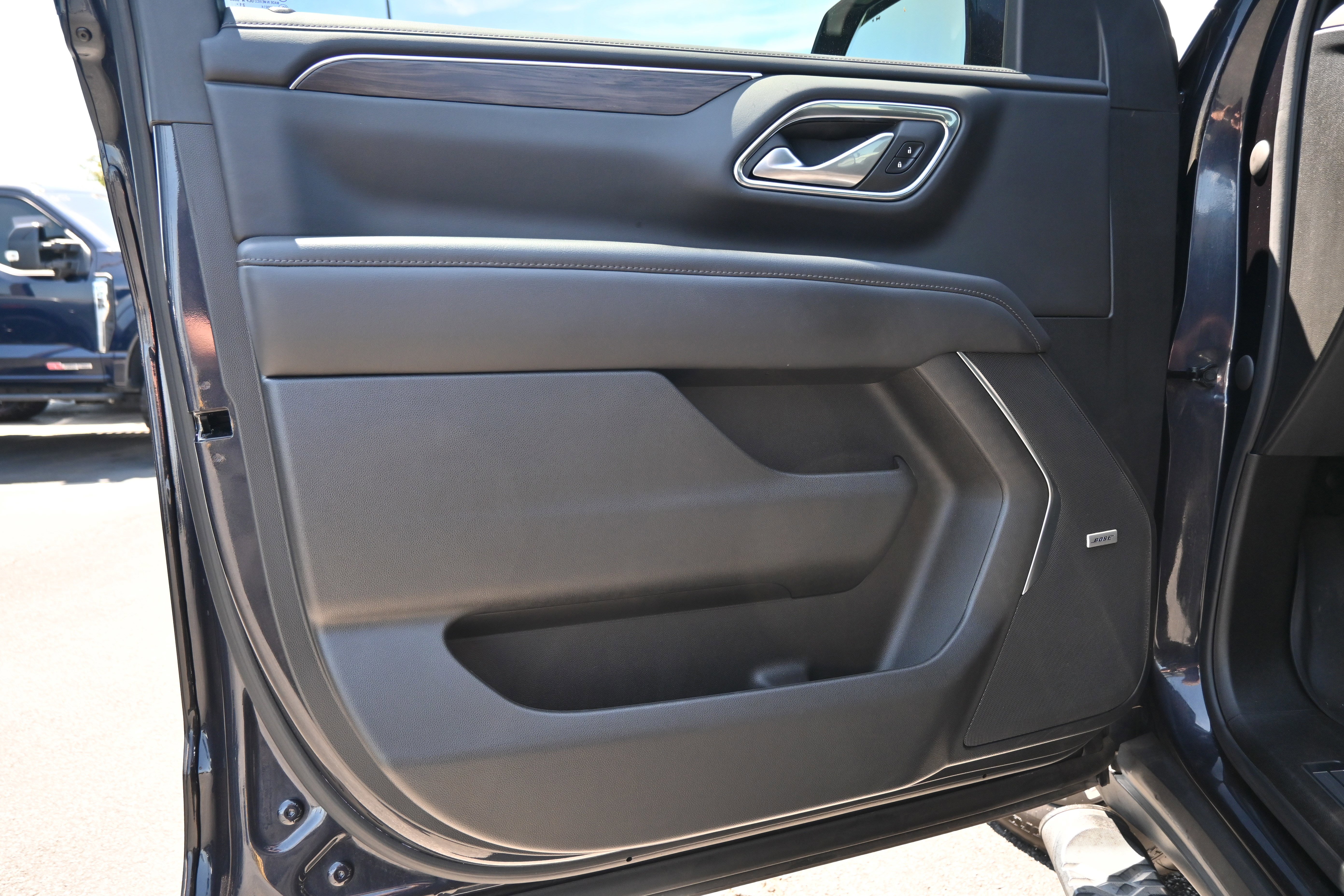 Used 2022 Chevrolet Tahoe Z71 w/ Luxury Package AWD/4WD image 13