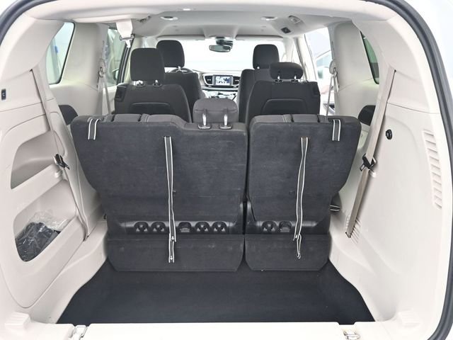 Used 2023 Chrysler Voyager LX image 25