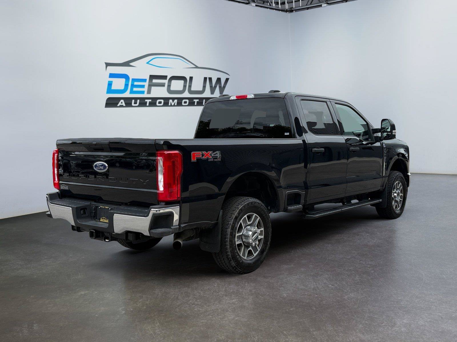 Used 2025 Ford F350 XLT w/ FX4 Off-Road Package AWD/4WD image 3