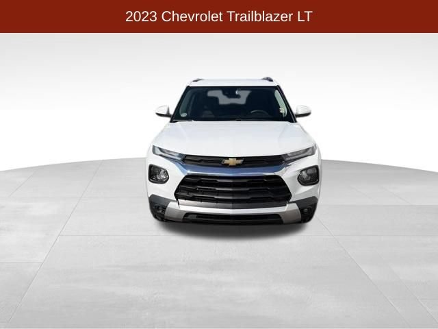 Used 2023 Chevrolet TrailBlazer LT FWD image 2