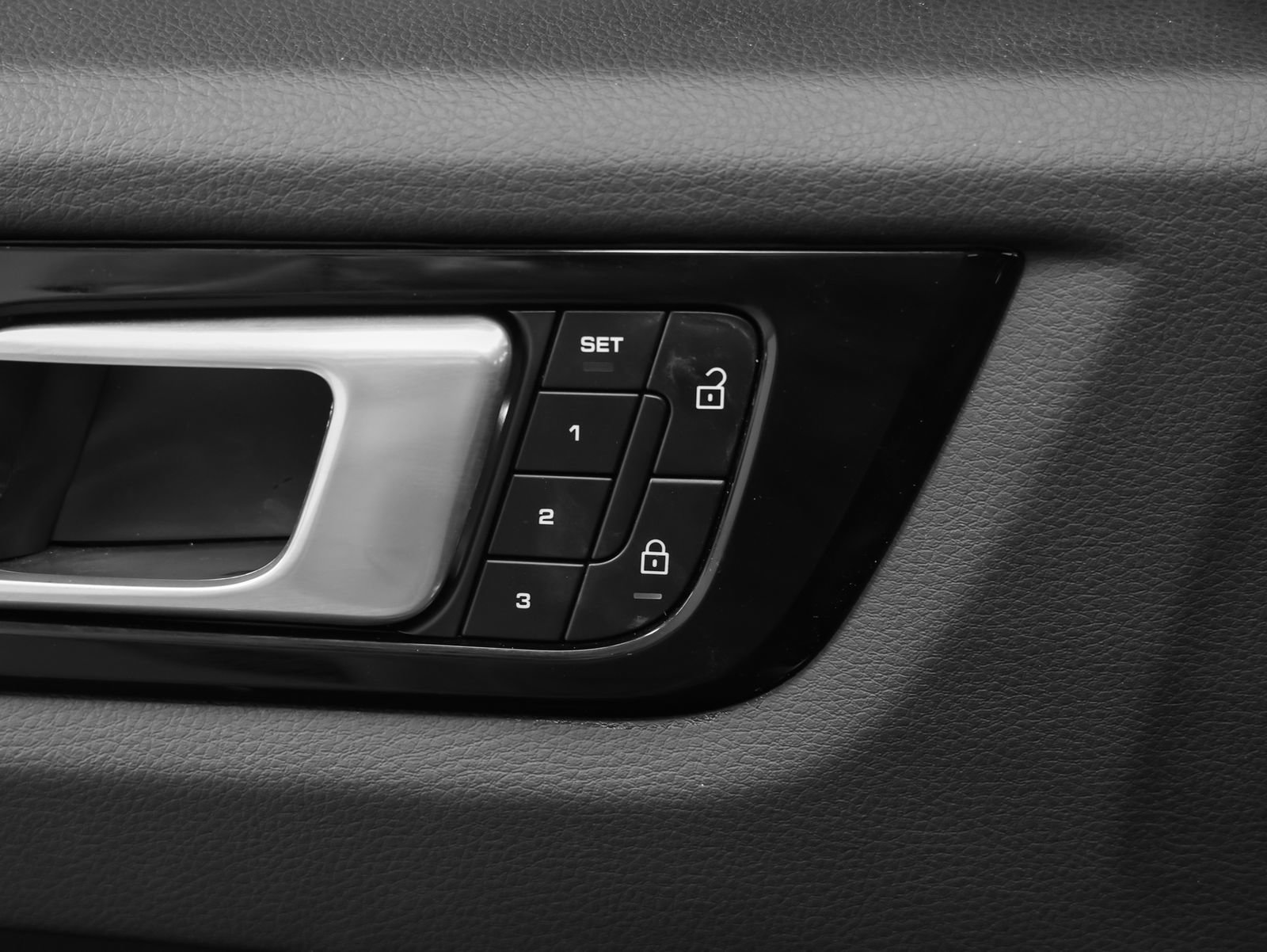 Certified 2022 Porsche Cayenne Platinum Edition AWD/4WD image 28