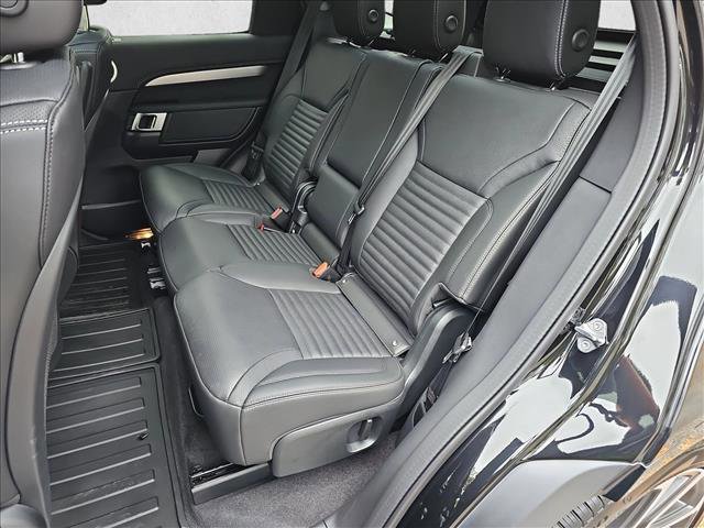 Certified 2024 Land Rover Discovery Dynamic SE image 9