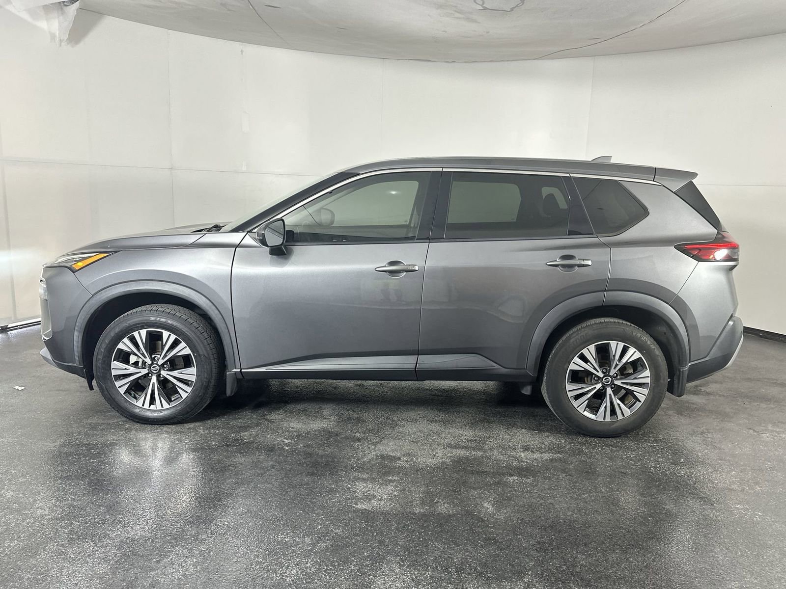 Used 2021 Nissan Rogue SV image 5
