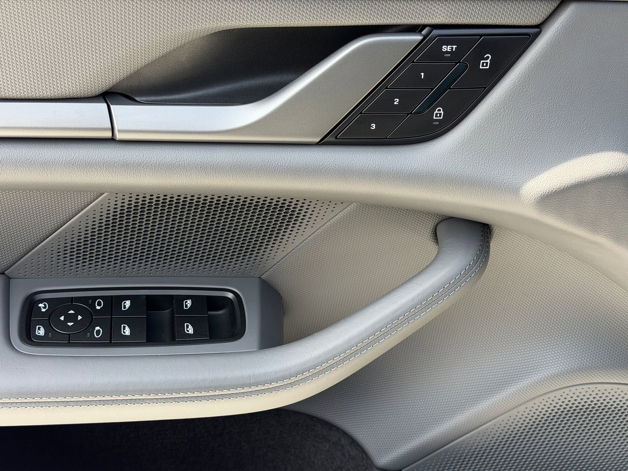 Certified 2025 Porsche Taycan 4S image 26