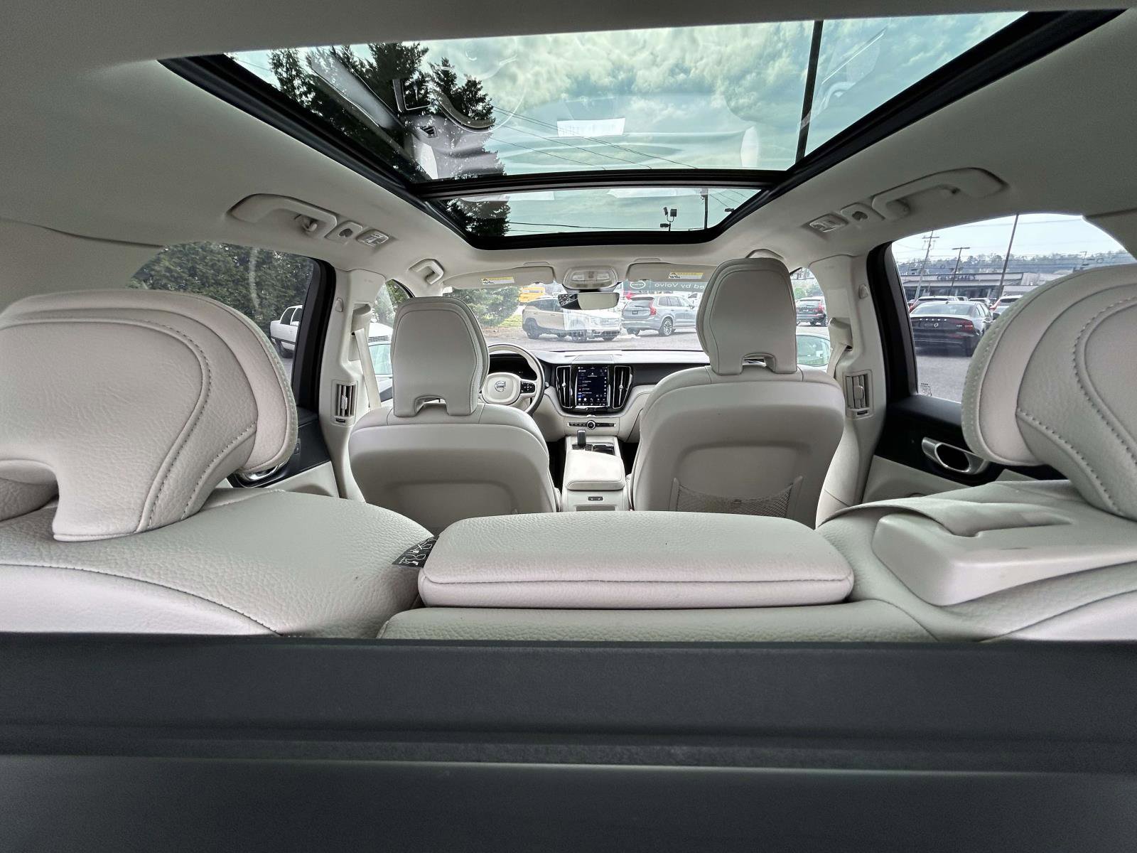 Certified 2023 Volvo XC60 B5 Plus w/ Climate Package image 17