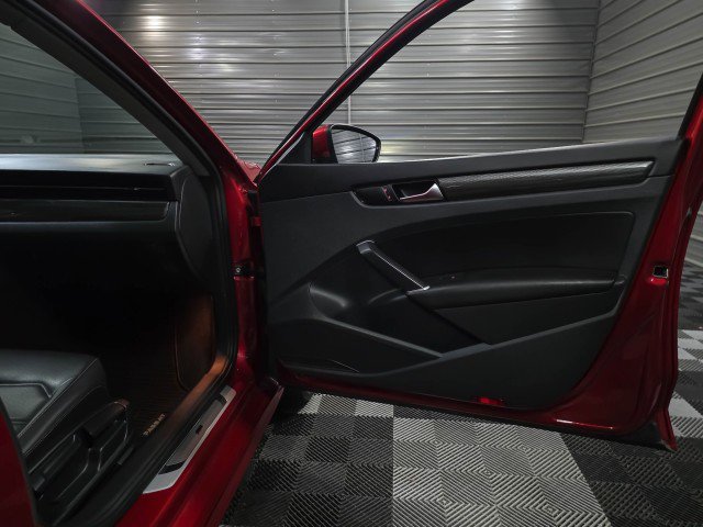 Used 2020 Volkswagen Passat 2.0T R-Line image 33