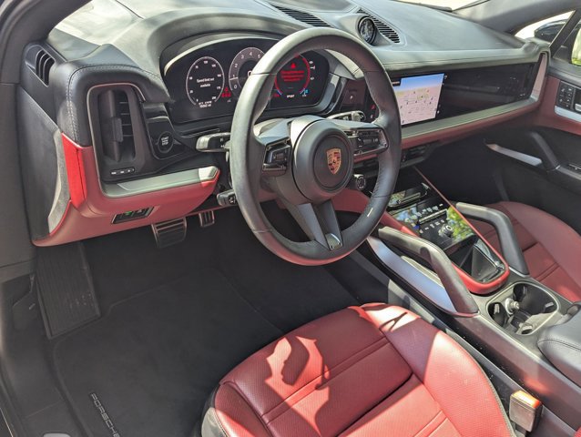 Used 2024 Porsche Cayenne S image 2