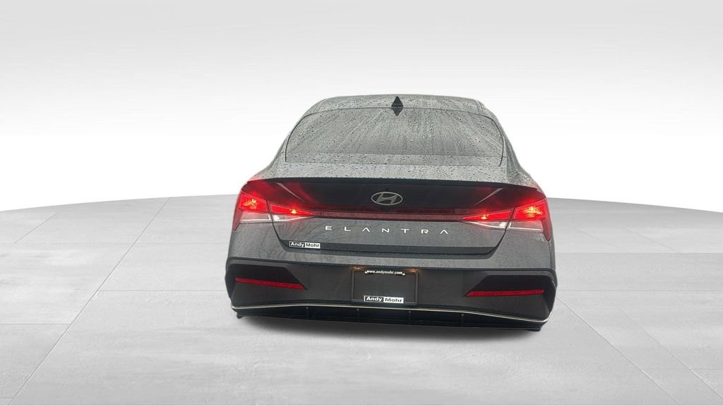 Used 2025 Hyundai Elantra Sport image 6