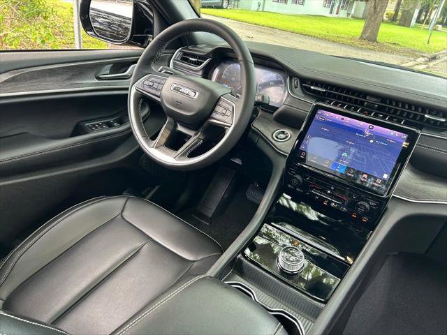 Certified 2025 Jeep Grand Cherokee Limited w/ MOPAR Finishing Package image 11