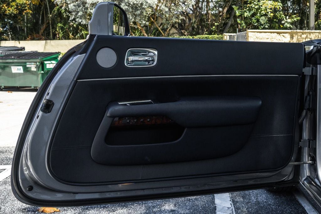 Used 2019 Rolls-Royce Dawn RWD image 24