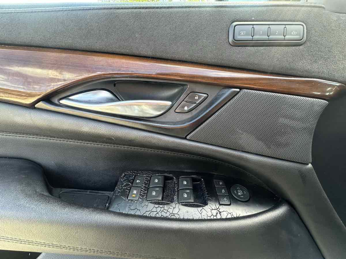 Used 2020 Cadillac Escalade ESV Luxury AWD/4WD image 23