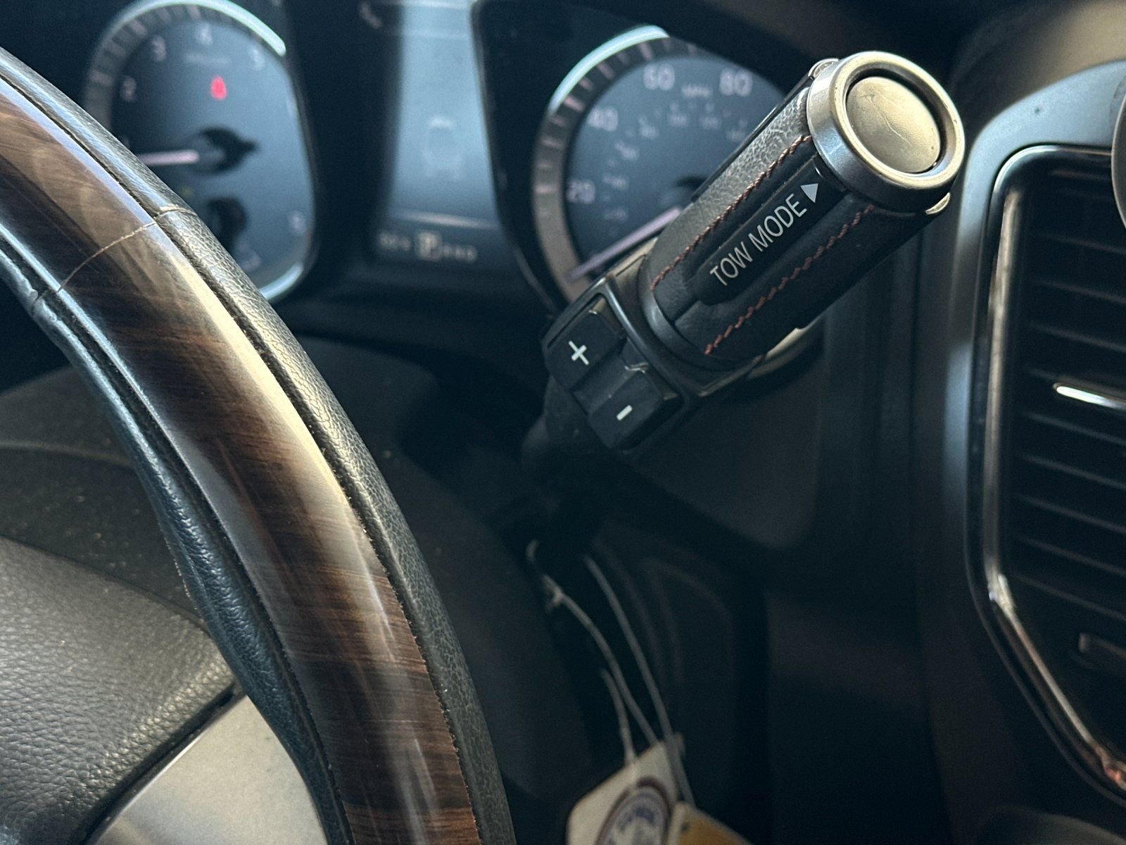 Used 2017 Nissan Titan Platinum Reserve image 18