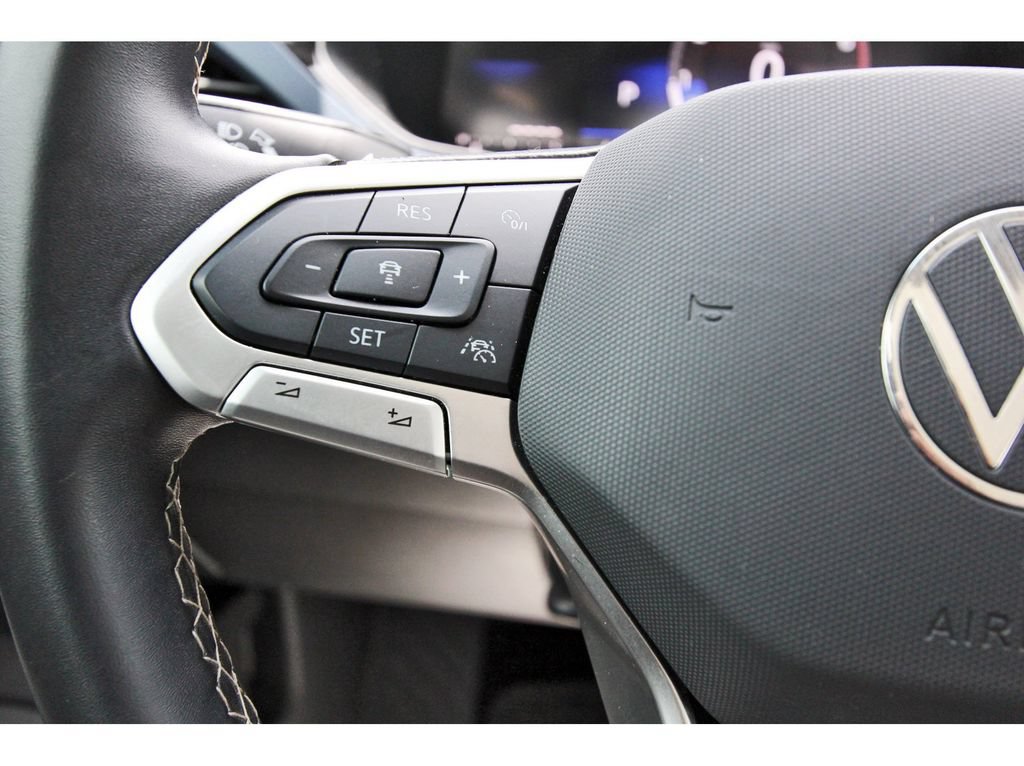 Used 2024 Volkswagen Taos SE w/ Panoramic Sunroof Package FWD image 19