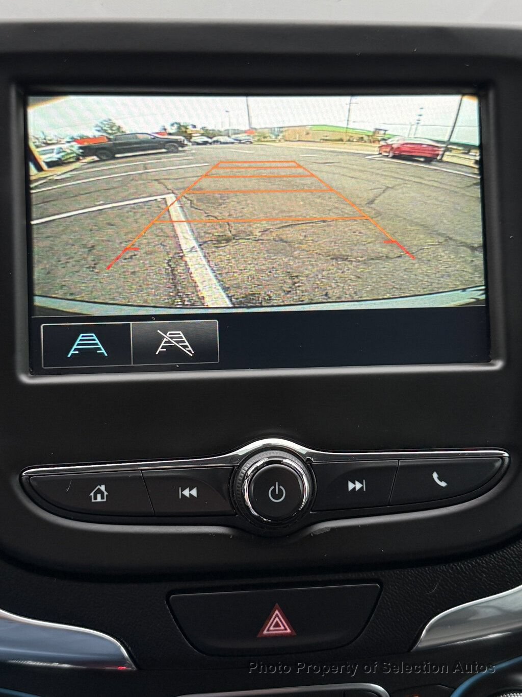 Used 2018 Chevrolet Equinox LS FWD image 25