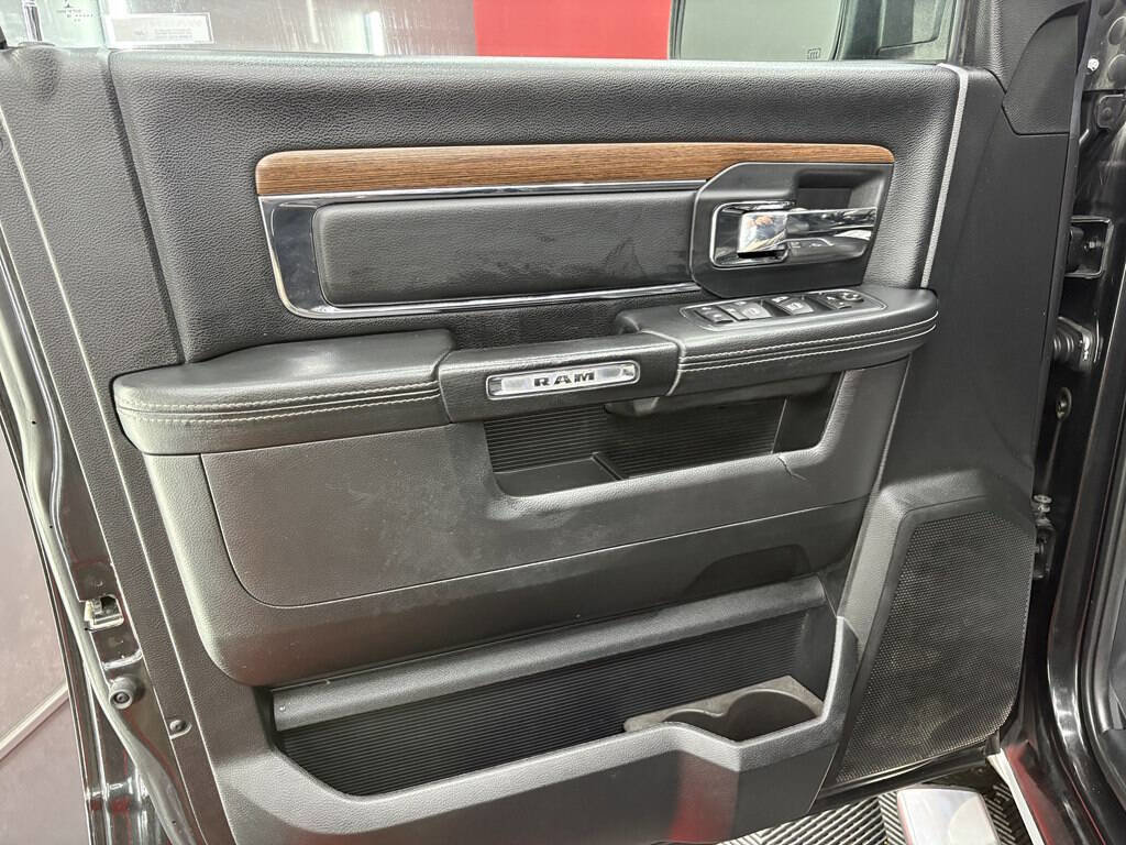 Used 2016 RAM 1500 Laramie w/ Convenience Group image 7