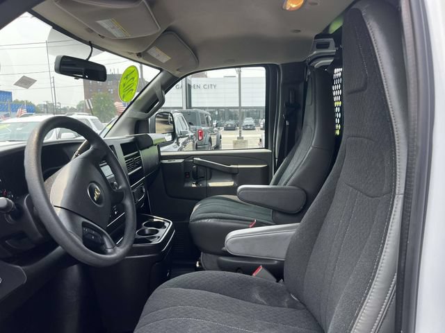 Used 2024 Chevrolet Express 2500 w/ Driver Convenience Package RWD image 15