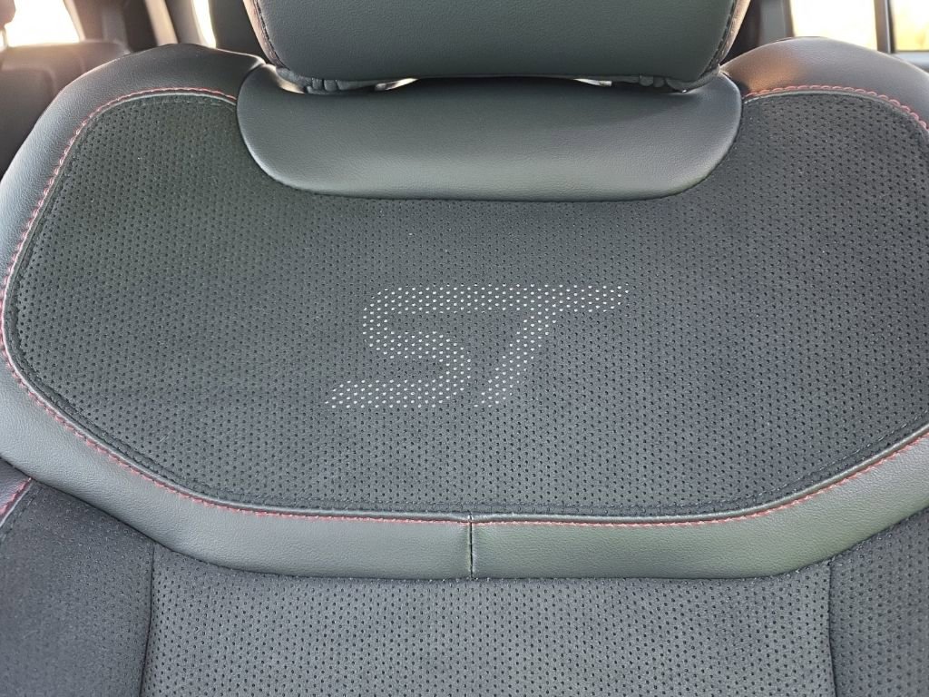 Used 2025 Ford Explorer ST image 19