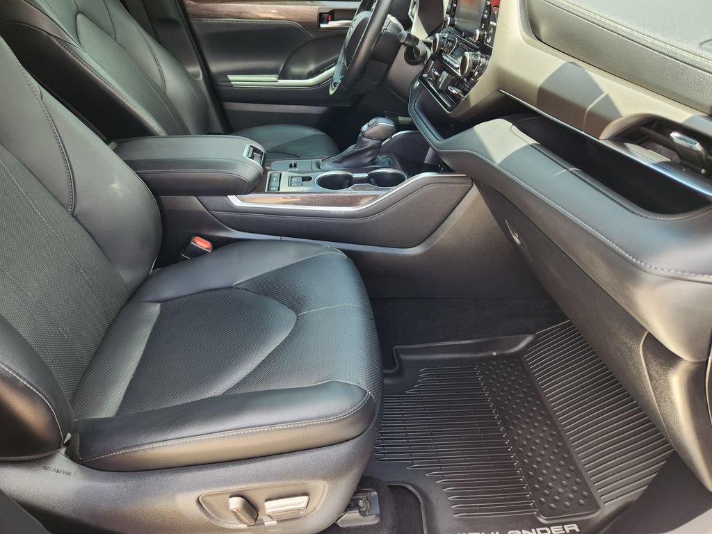 Certified 2020 Toyota Highlander Limited FWD image 15