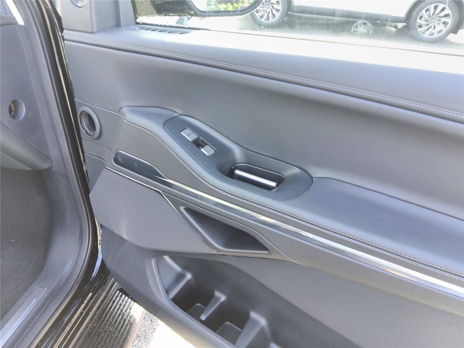 New 2027 Lincoln Navigator Premiere RWD image 24