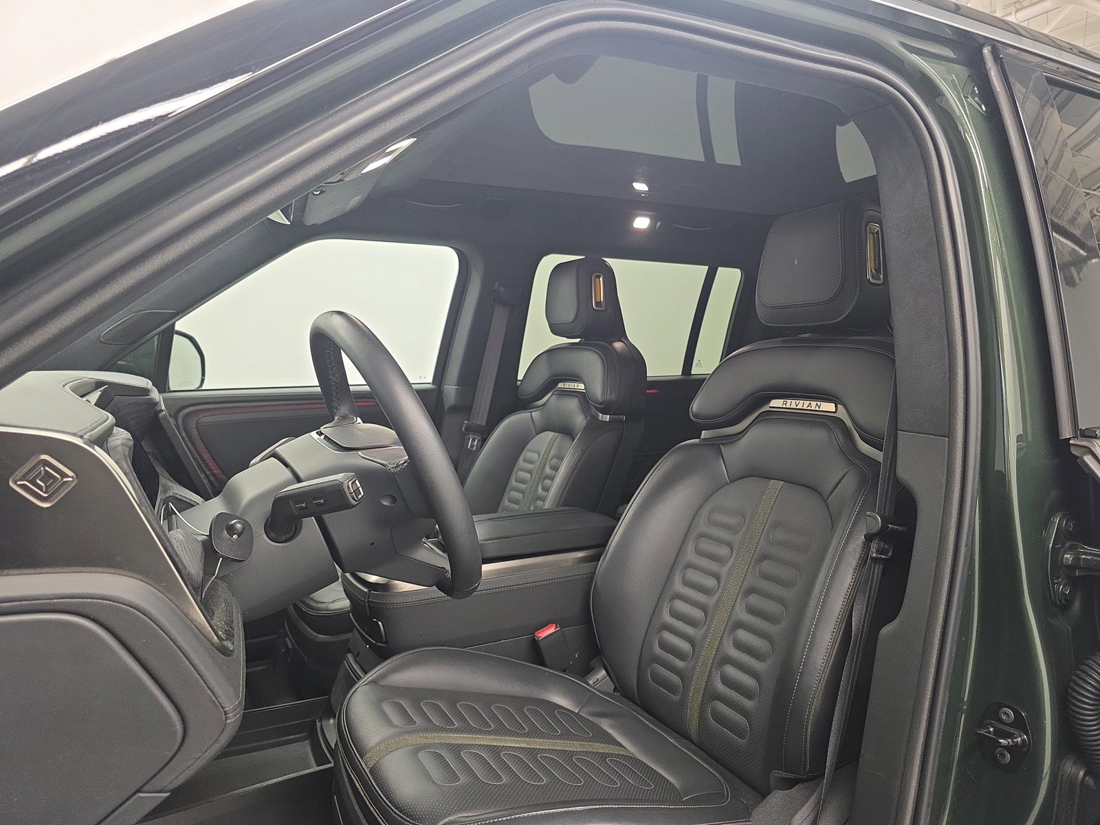 Used 2024 Rivian R1S Adventure AWD/4WD image 20