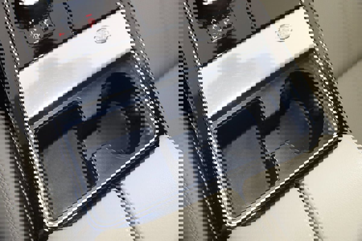 Used 2021 Land Rover Range Rover Velar R-Dynamic S image 28