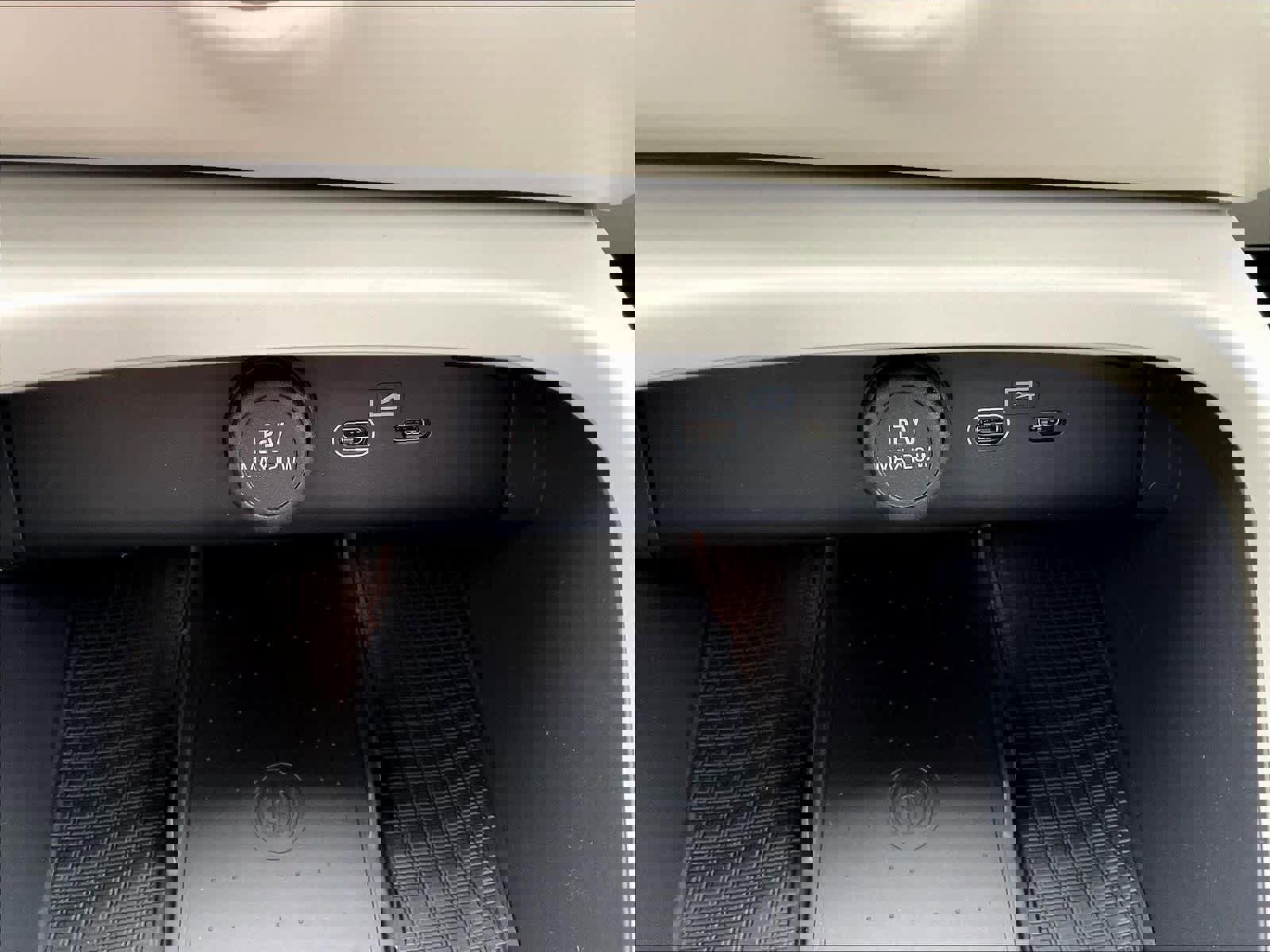 New 2026 Volvo XC40 B4 Plus w/ Climate Package image 23