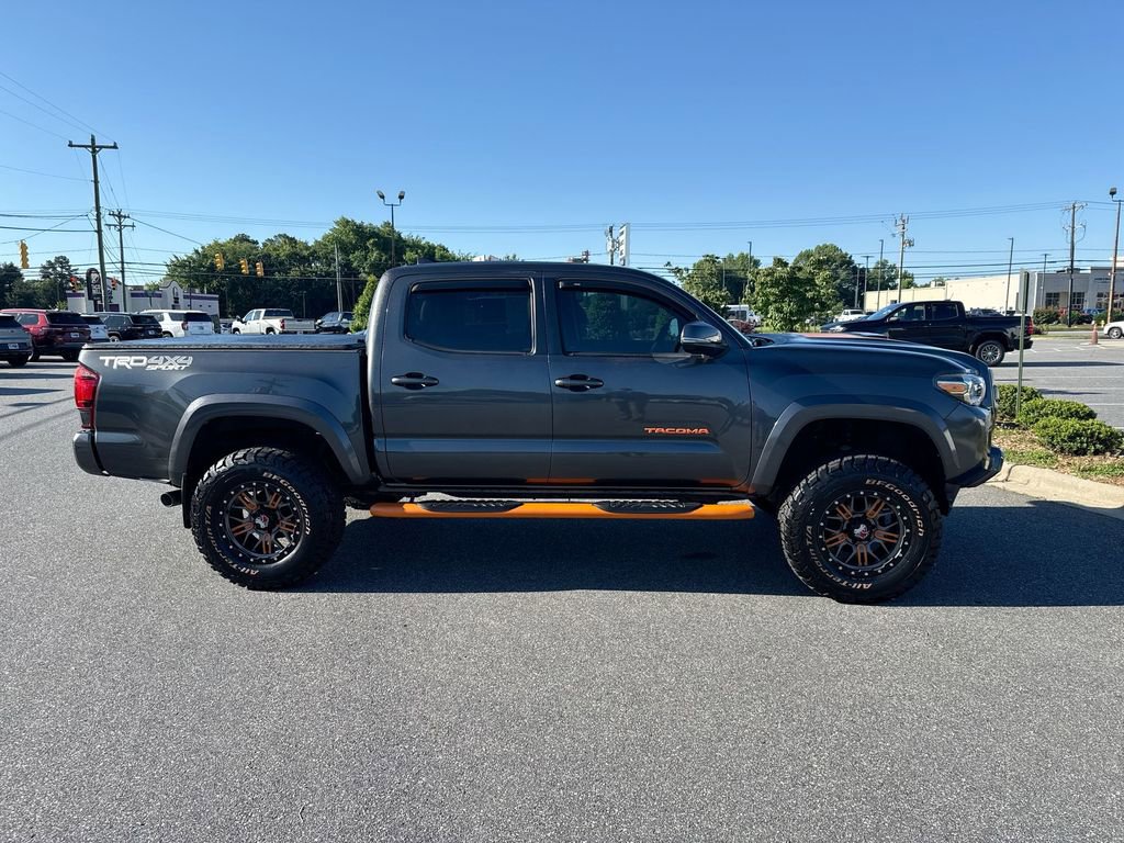 Used 2019 Toyota Tacoma TRD Sport AWD/4WD image 7