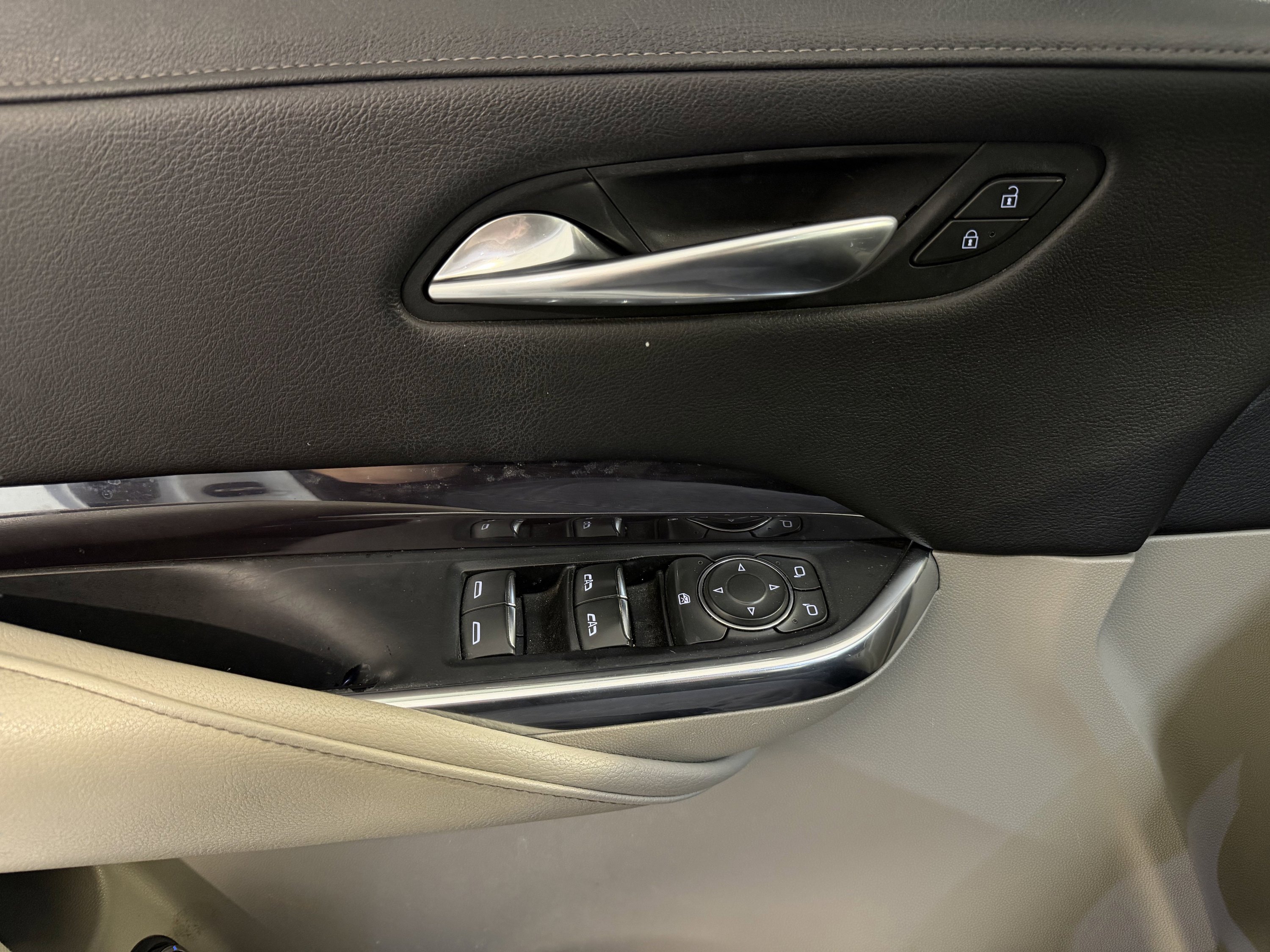 Used 2021 Cadillac XT4 Luxury w/ Driver Awareness Package FWD image 20