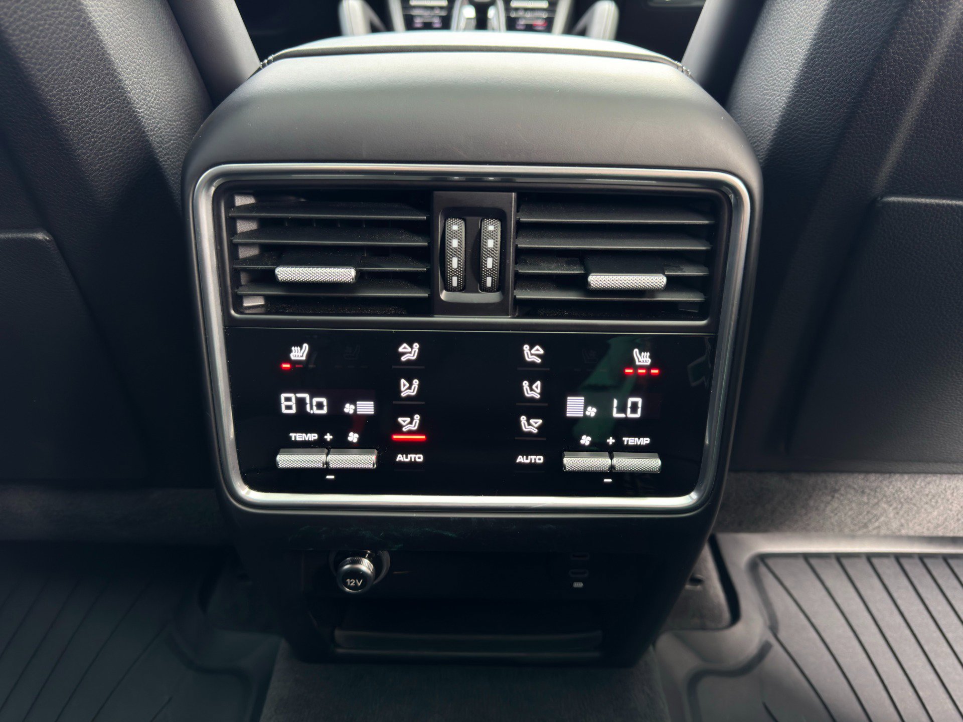 Used 2022 Porsche Cayenne GTS image 22