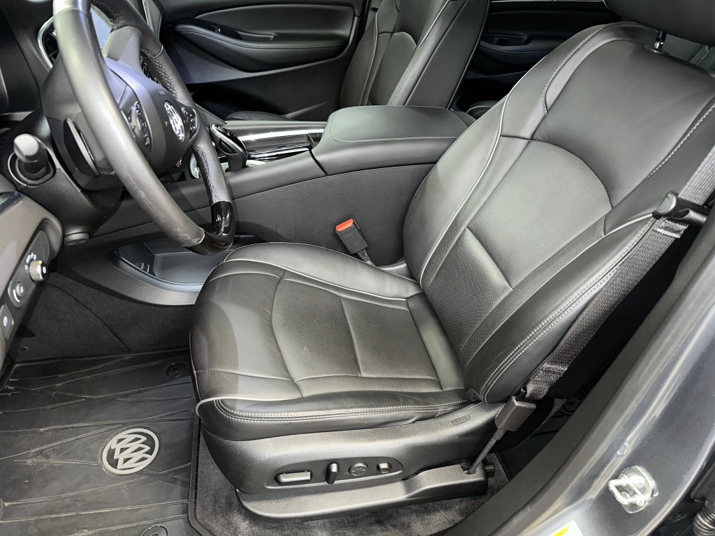 Used 2020 Buick Enclave Avenir w/ Avenir Technology Package AWD/4WD image 2