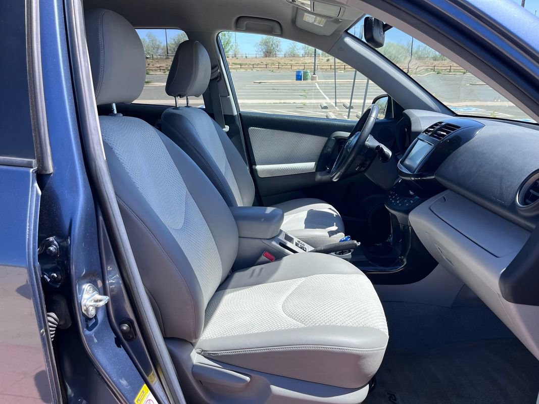 Used 2014 Toyota RAV4 EV FWD image 22