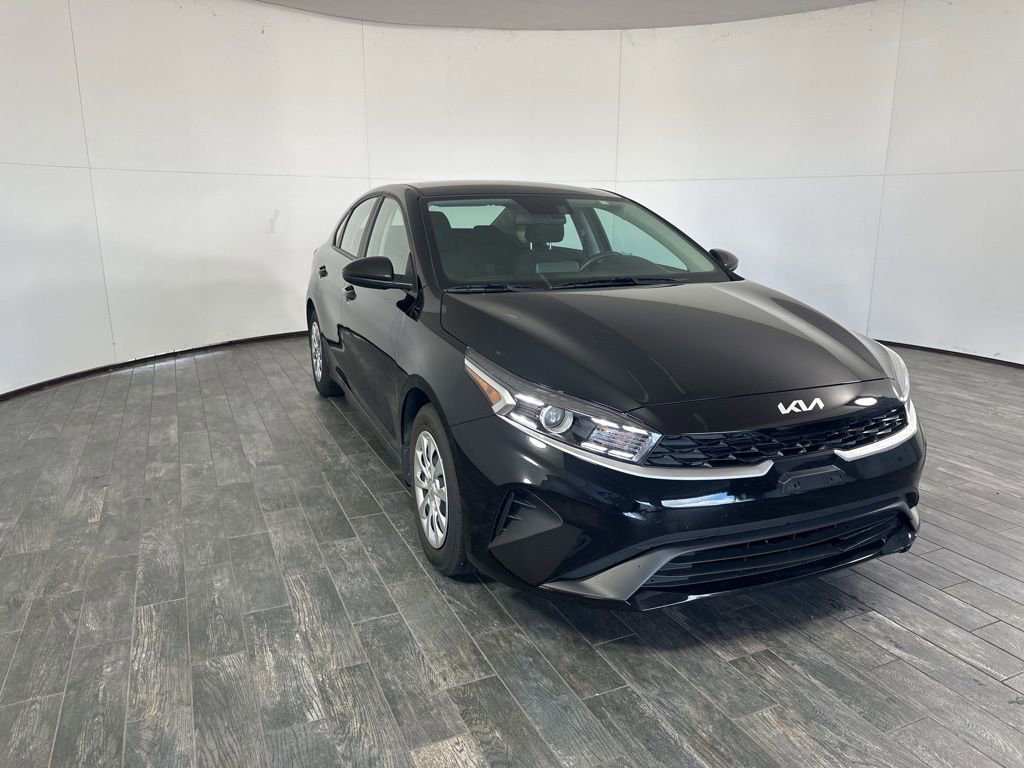 Used 2024 Kia Forte LXS image 3