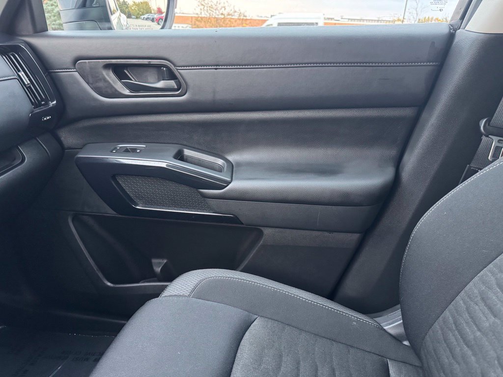 Used 2025 Nissan Pathfinder S AWD/4WD image 18