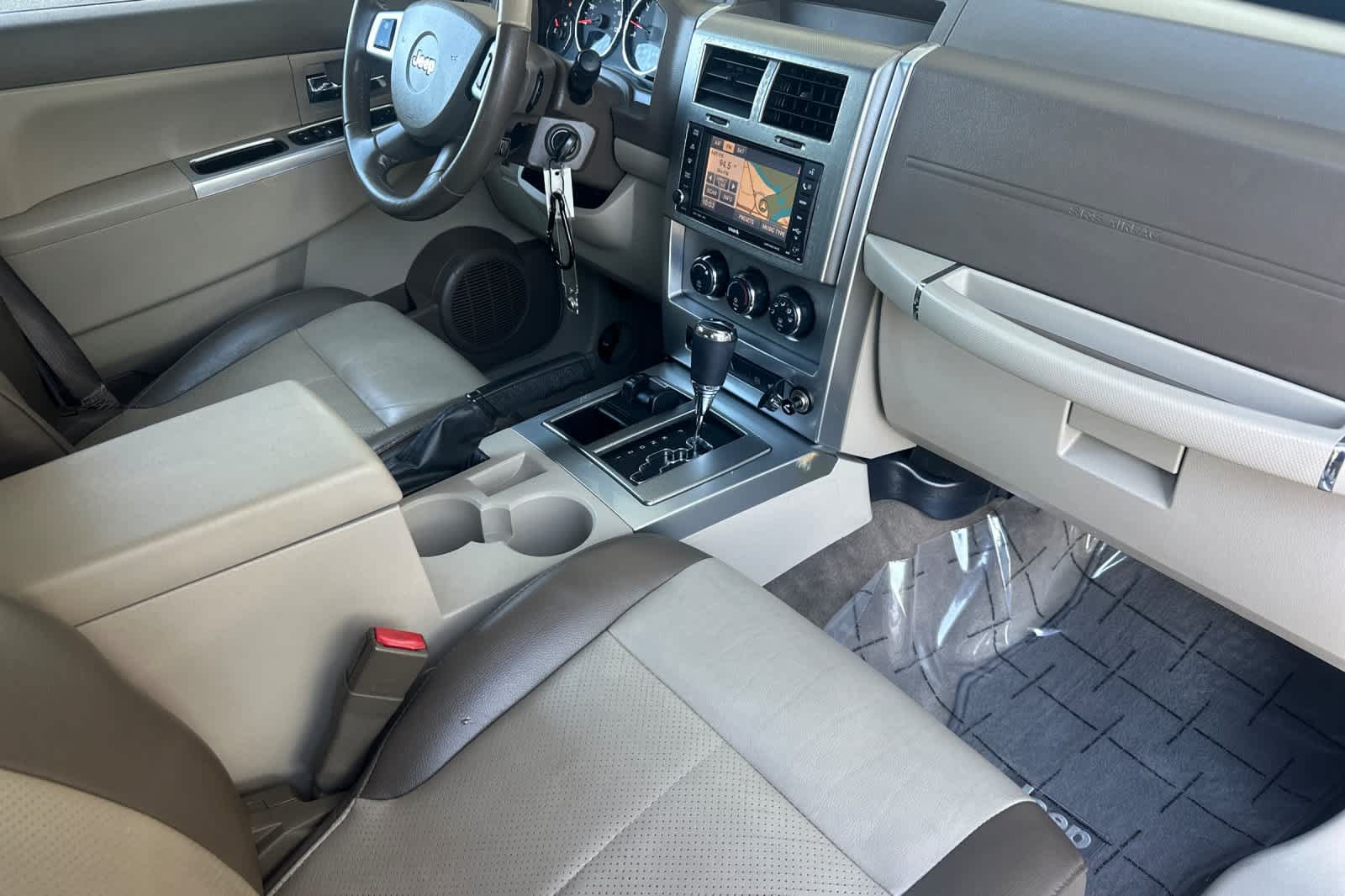 Used 2008 Jeep Liberty Limited w/ Premium Group AWD/4WD image 16