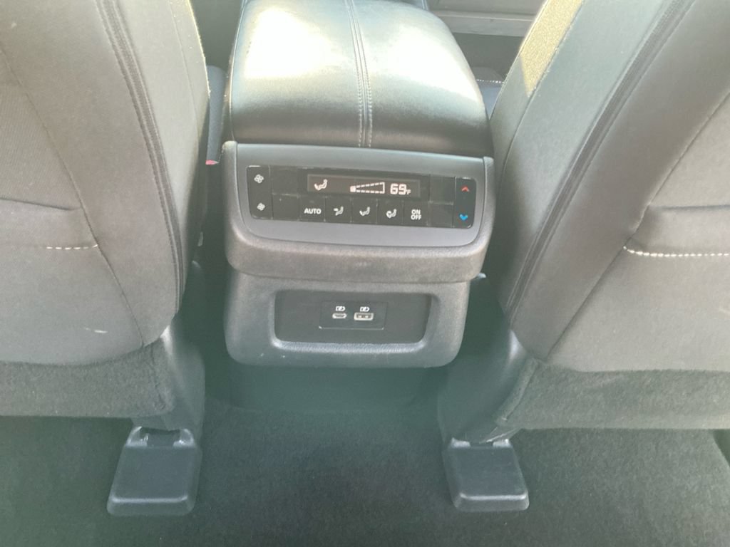 Used 2025 Nissan Pathfinder SV AWD/4WD image 17