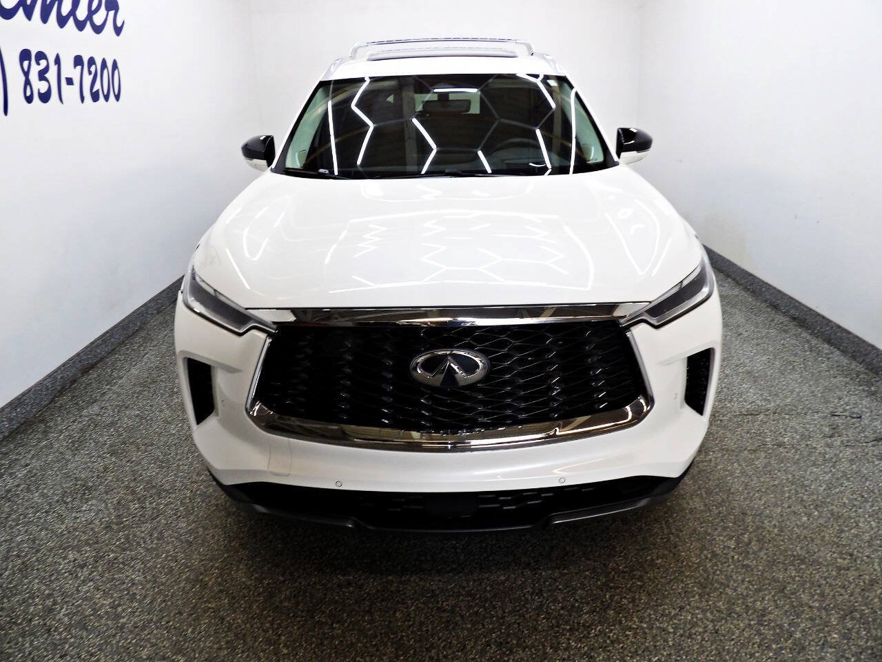 Used 2025 INFINITI QX60 Sensory w/ Vision Package AWD/4WD image 2
