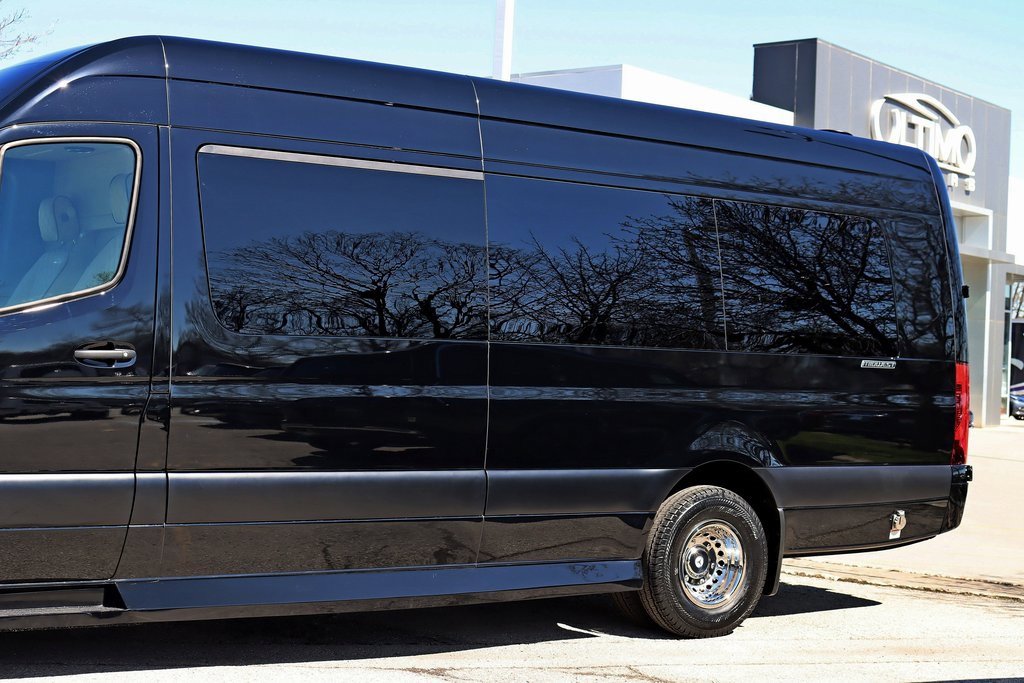 Used 2024 Mercedes-Benz Sprinter 3500 image 4